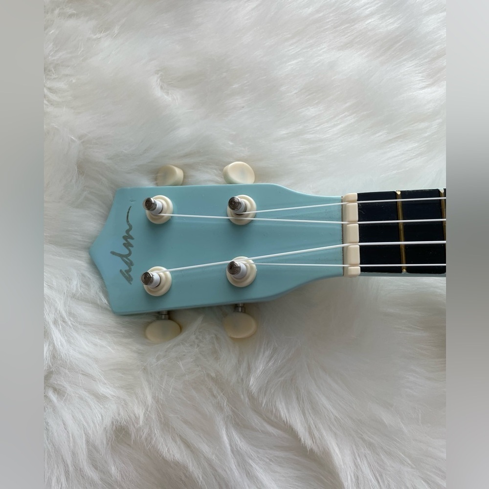 21โ Ukulele Instrument - Picture 6 of 7